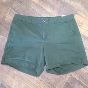 Old Navy Women's Green Everyday Mid Rise Short 14